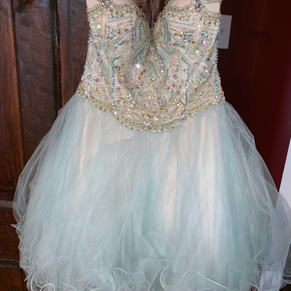 Short formal - Picture 3 of 4